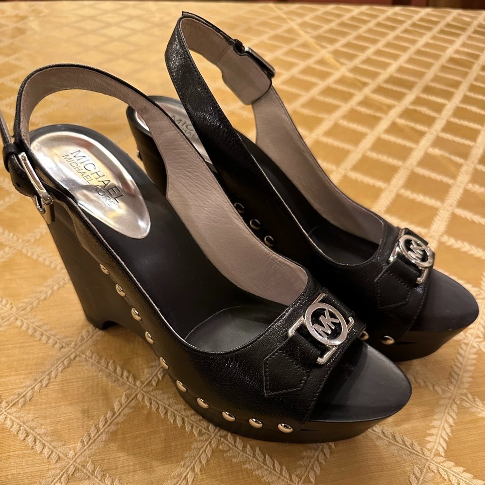 MICHAEL KORS, BLACK Charm Logo Platform Sandal